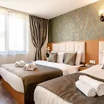The Camelot Hotel 3*