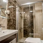 Hotel The Camelot 3*