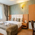 Hotel The Camelot