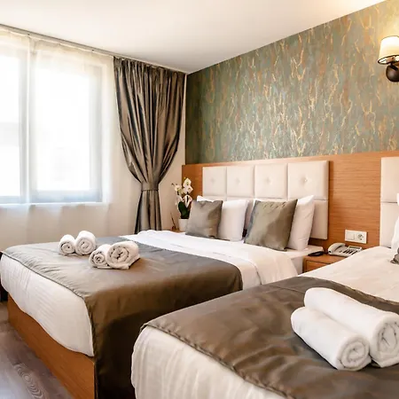 The Camelot Hotel 3*