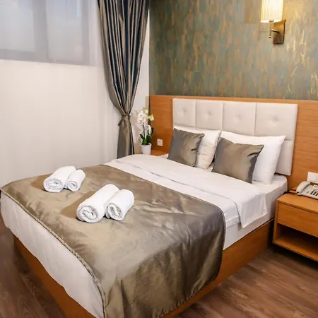 The Camelot Hotel 3*