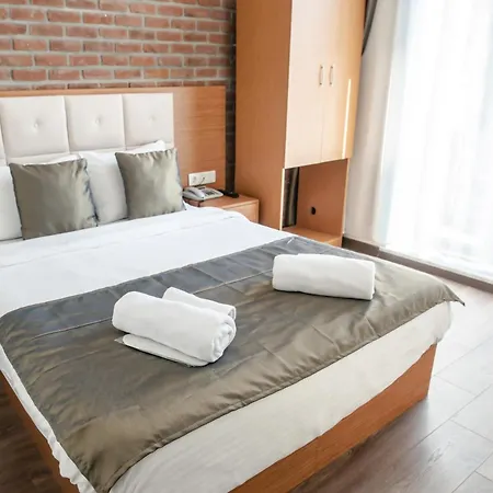 The Camelot Hotel 3*