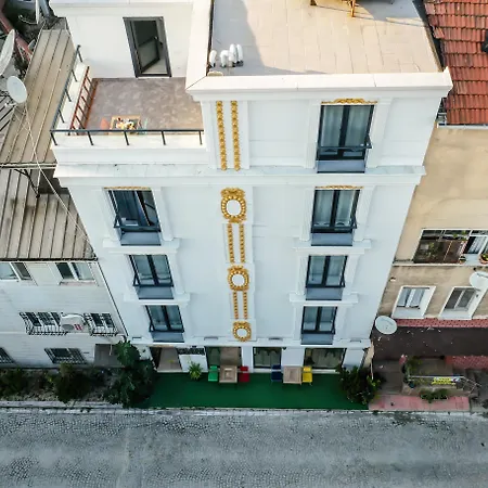 The Camelot Hotel 3*