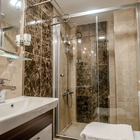 Hotel The Camelot 3*