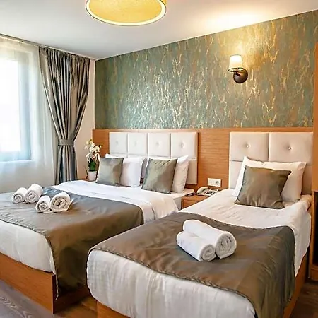 The Camelot Szálloda 3*
