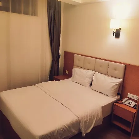 Hotel The Camelot 3*