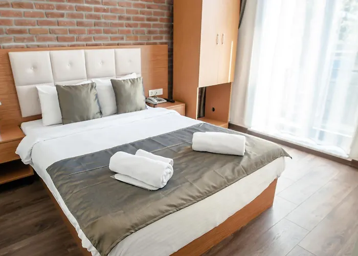 The Camelot Hotel 3*