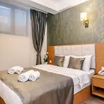 The Camelot Hotel 3*